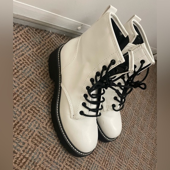Madden Girl Carra off white Combat boots size 7M - Picture 5 of 13